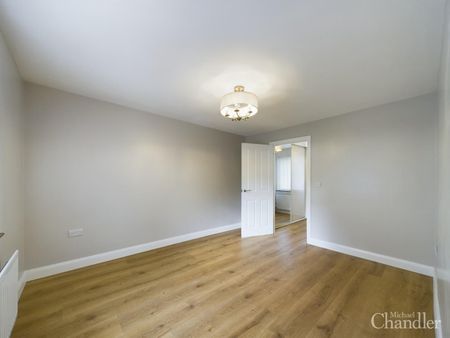 12 Belvoir Crescent, Belfast, BT8 7EJ - Photo 5