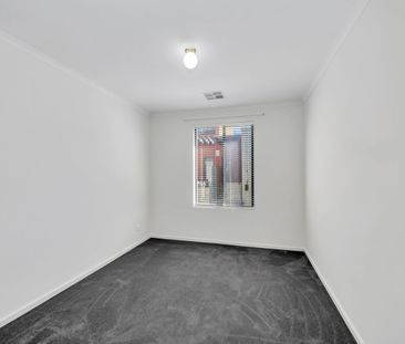 Stunning Townhouse in Superb Location - Photo 4
