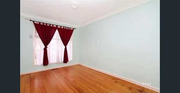 Comfort, Space & Convenience in the Heart of Altona - Photo 1