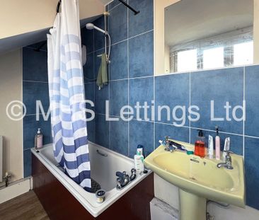 9 Bedroom Mid Terraced House for rent in Hyde Park Road - Photo 3