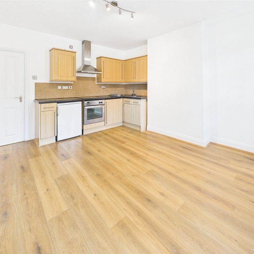 Heath Road, Twickenham, Middlesex, UK, TW1 - Photo 1