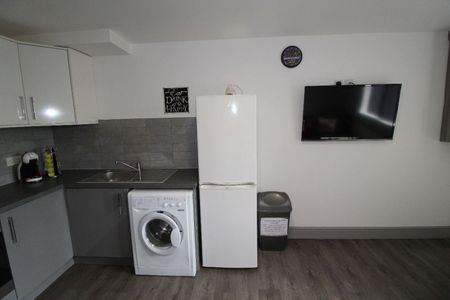 Marsh Lane Flat,, PRESTON, Lancashire PR1 8NL - Photo 3