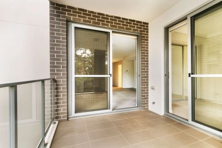 Stylish One Bedroom Apartment in Modern Complex - Photo 5