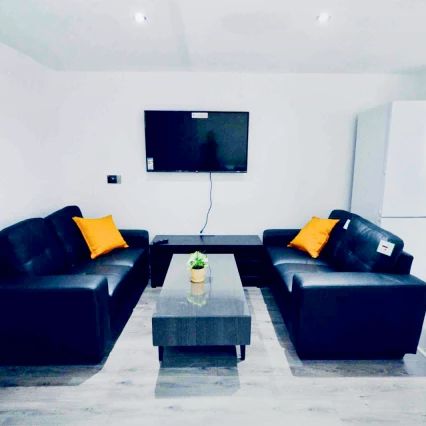 6 Beds 6 Baths - Photo 1