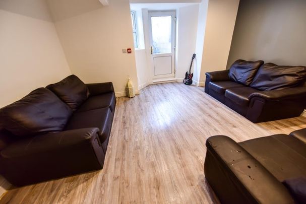 6 bedroom terraced house to rent - Photo 1