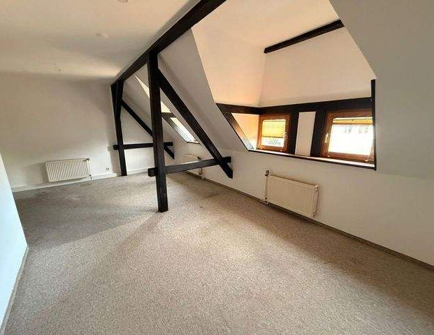 1-Raumwohnung im Dachgeschoss mit Einbauküche - Photo 1
