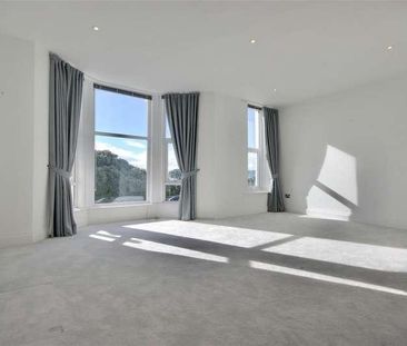 Solent Apartments, South Parade, Southsea, PO5 - Photo 2