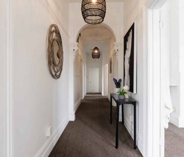 Modernised Character Villa close to City - Photo 3