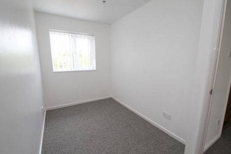 2 bedroom end of terrace house to rent - Photo 2