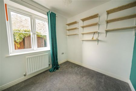 4 bedroom semi-detached house to rent - Photo 5