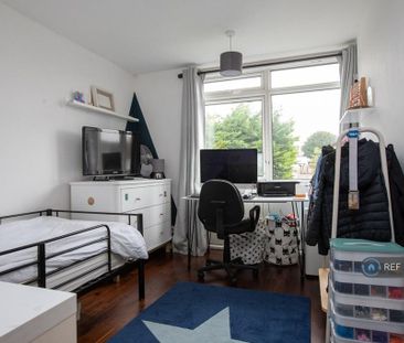 4 bedroom end of terrace house to rent - Photo 5