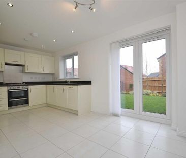 4 bedroom detached house to rent - Photo 2