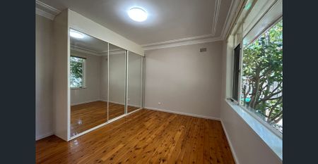 Spacious 3 Bedrooms House, Walk to Carlingford Village & shopping centre (6 month lease only) - Photo 3