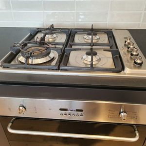 Unfurnished, Ground Floor 2 Bedroom Apartment - walk to schools, bars/cafes, public transport and the Brisbane River - Photo 3