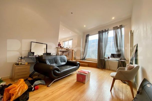 Superbly located & offering 528 Sq. Ft. of living & entertaining space - Photo 1