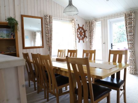 4 Bed, Lodge - Photo 3