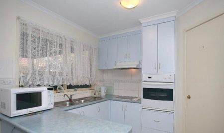Cranbourne North - Photo 3