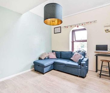 Veryan, Goldsworth, GU21 - Photo 2