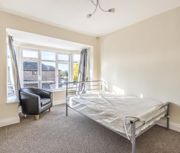 3 bedroom flat to rent - Photo 3