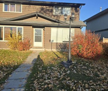 6 Midridge Gardens SE — 4 Bedrooms Duplex - Photo 1