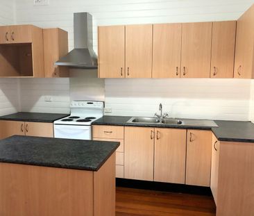 High Ceilings and Old World Charm - Photo 1