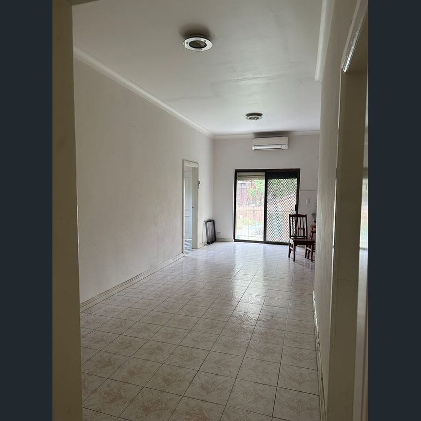 Spacious 4 bedroom double brick house for rent in Ashfield - Photo 1