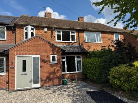 3 bedroom semi-detached house to rent - Photo 2