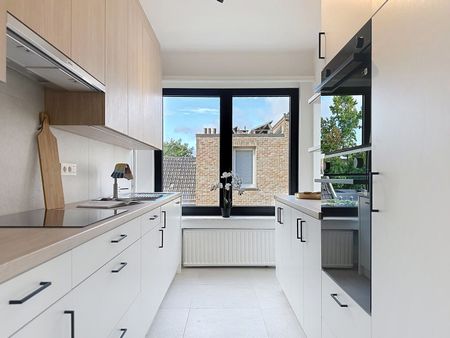 Gerenoveerd appartement met drie slaapkamers - Foto 5