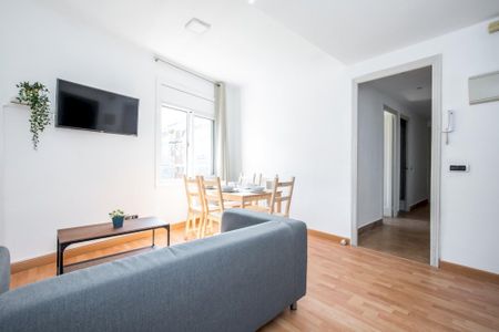 Large double room in Calle Valencia - Photo 5