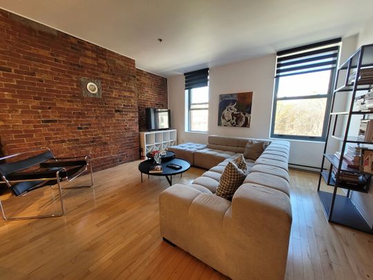 Superbe unité de condo offrant une chambre, complètement meublée. - Photo 1