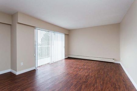 Chateau Delon Apartments - 1 Bedroom - Photo 2