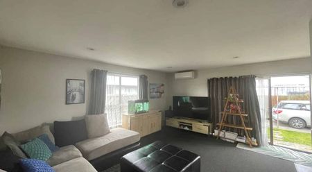 3 Bedroom, 1 Bathroom in Phillipstown - Photo 3