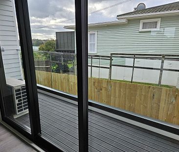 Brand New 3BR Townhouse in Panmure - Photo 3