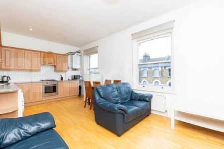 Located close to Finsbury Park Station offering fantastic transport links - Photo 2