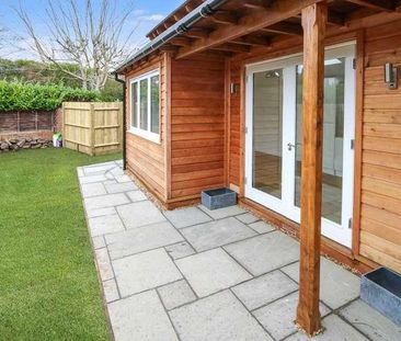 Woodview Road, Pangbourne. Quiet Location, Heart Of The Village, RG8 - Photo 4