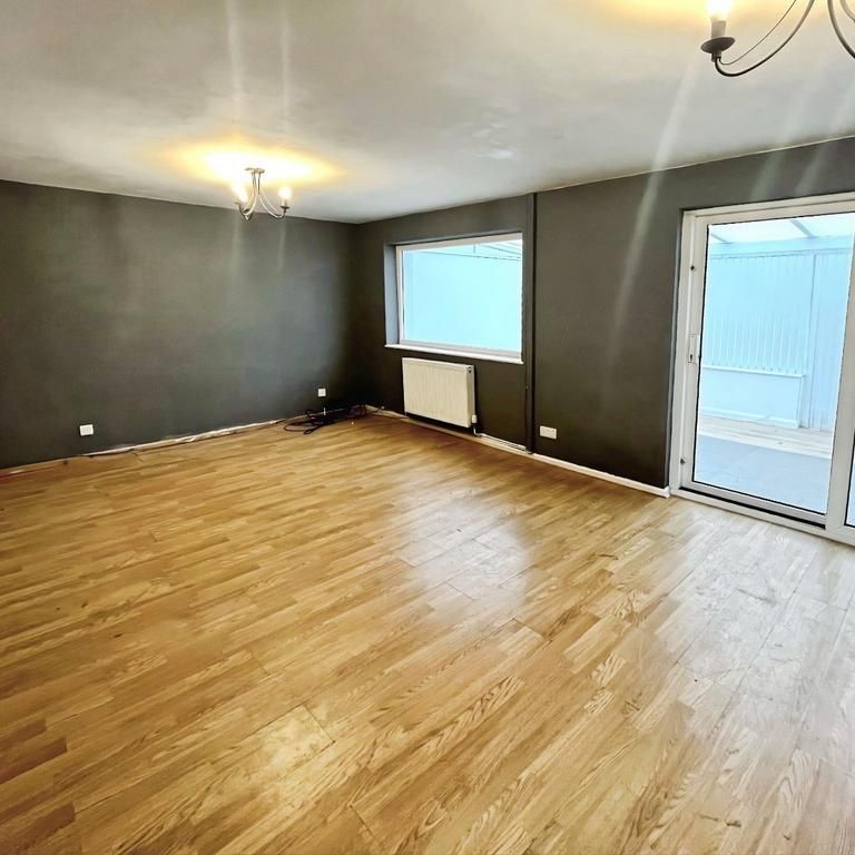 3 bedroom end of terrace house to rent - Photo 1