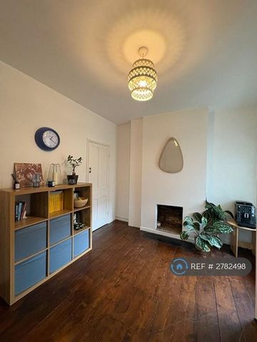 3 bedroom terraced house to rent - Photo 3