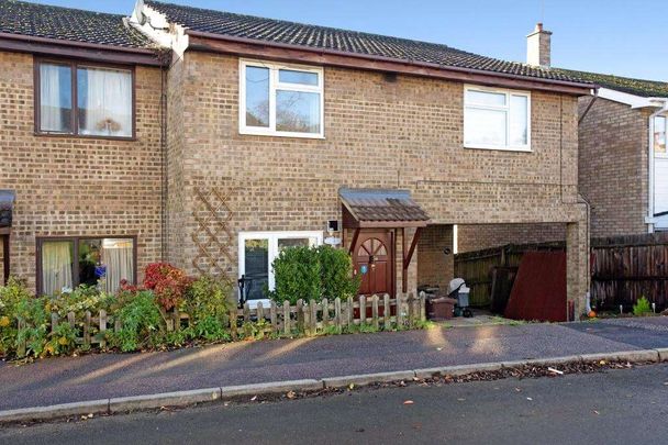 Delightful two bedroom end of terrace house situated between Harpenden and Wheathampstead - Photo 1