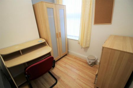 5 bedroom private hall to rent - Photo 4