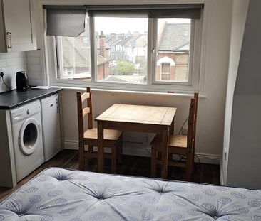 Studio to rent - Photo 3