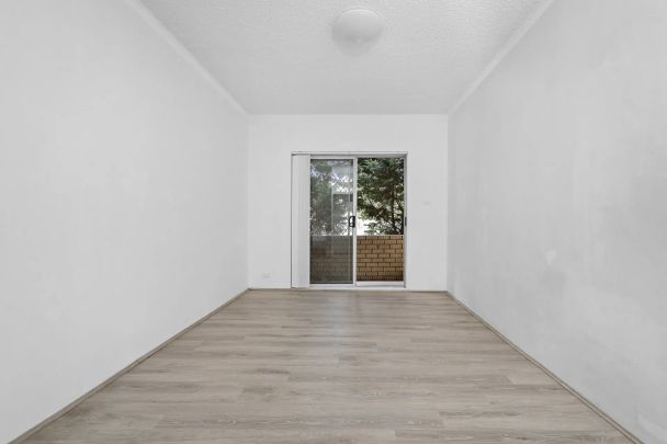 Well-Presented Two-Bedroom Apartment with Double Lock-Up Garage - Photo 1