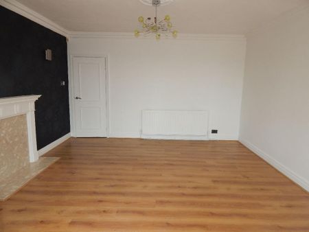 4 bedroom detached house to rent - Photo 3