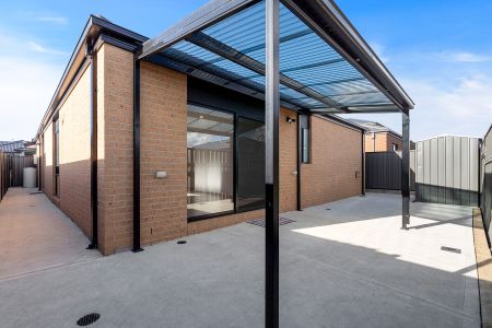 Low Maintenance Family Home - Photo 3