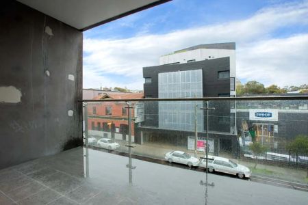 Modern one bedroom apartment! BREAK LEASE up May or 12 months lease. - Photo 5