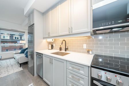 For Lease - 2343 Khalsa Gate Unit# 313, Oakville, Ontario - Photo 2