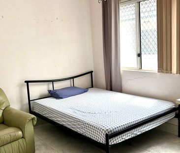 Kensington - Photo 1