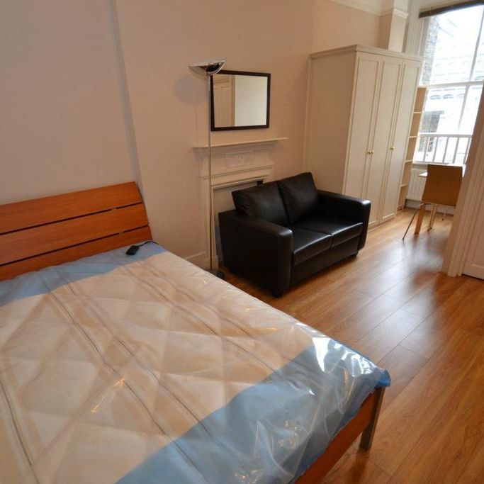 Studio to rent - Photo 1