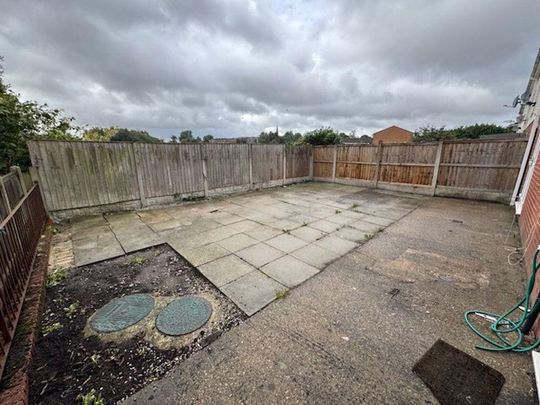 2 bedroom townhouse to rent - Photo 1