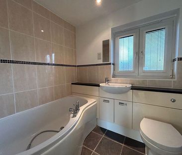 3 bedroom semi-detached house to rent - Photo 3