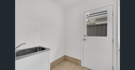 Stunning brand new home - Photo 3